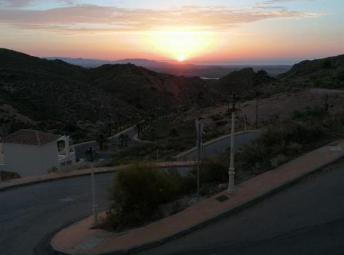 2 Bed House Sleeps 4 - Pool Sea Views Parking