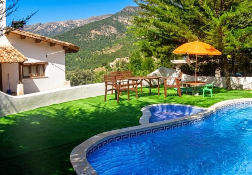 Spacious Apartment in Yeste with Shared Pool