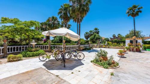 Casa Campo La Capilla Los Palacios y Villafranca by Ruralidays