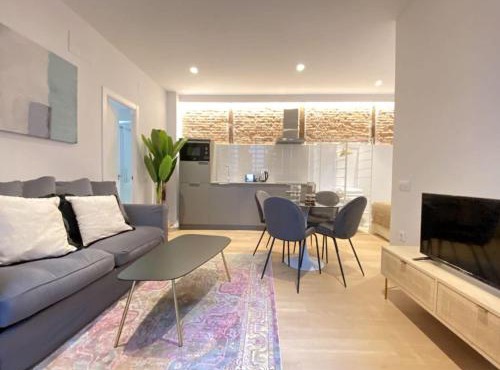 Stay in Madrid for 5 guests