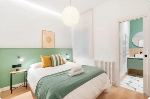 Chueca Fuencarral - 5 Bdrms 5 Baths 12 pax