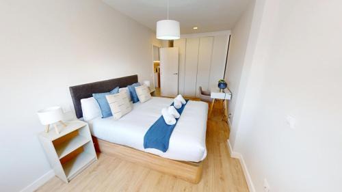 Stunning penthouse in Cuatro Caminos for 4 pax - Artistas 1