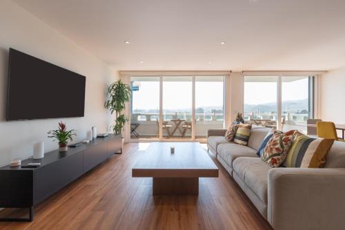 Luxury beach/port apartment