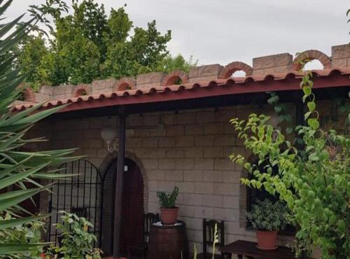 CASA TURÍSTICA Villa Carmen, CON AMPLIO JARDIN QUE INCLUYE BARBACOA, 2 PORCHES, PARKING PRIVADO Y PISCINA